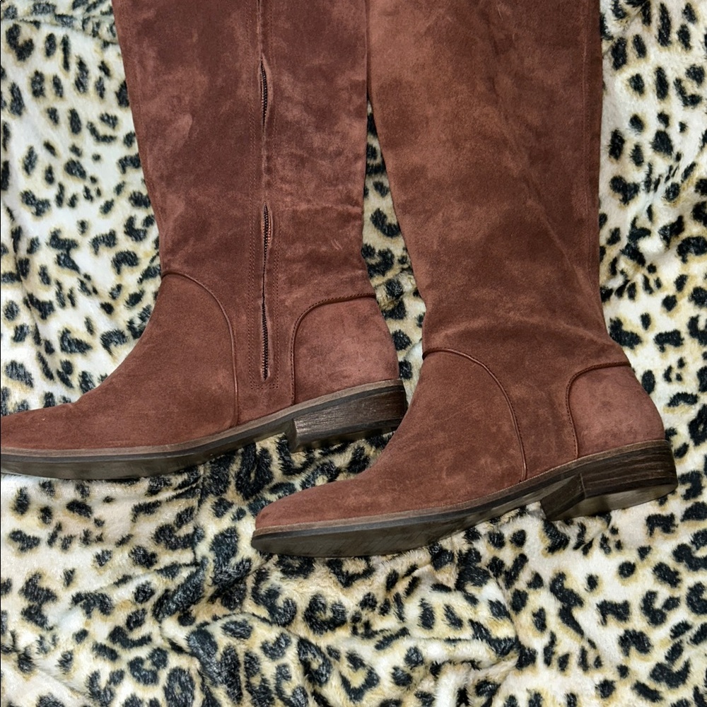 UGG Daley Brown Suede. Boots With Dust-bag in Box. - Picture 7 of 15